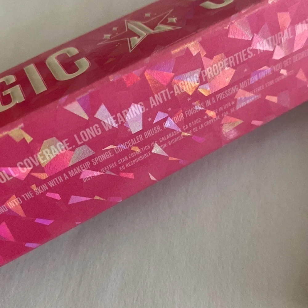 Jeffree Star concealer NEW in box c16.5 magic star‎